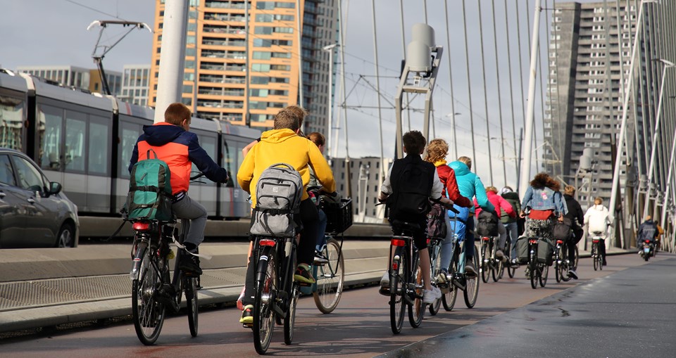 Jongeren in het voortgezet onderwijs tijdens een sessie